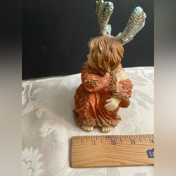 SEATED RESIN ANGEL DRESSED IN BURNT ORANGE GOWN GOLD HIGHLIGHTS ON DRESS & WINGS - Picture 7 of 11